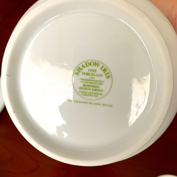 Vintage 10 Pc Set Corningware Shadow Iris Coffee mugs saucers & porcelain Teapot - Picture 6 of 13